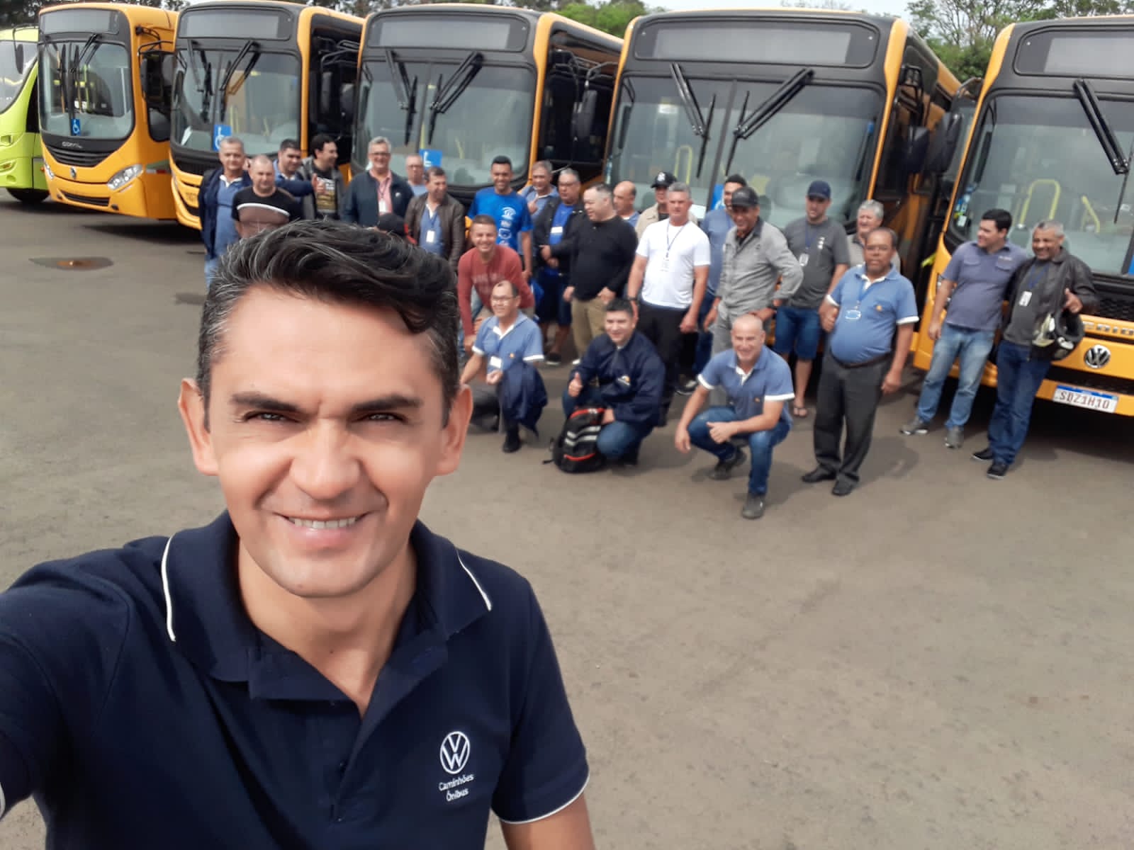 Motoristas acompanham entrega técnica dos novos ônibus da VISAC