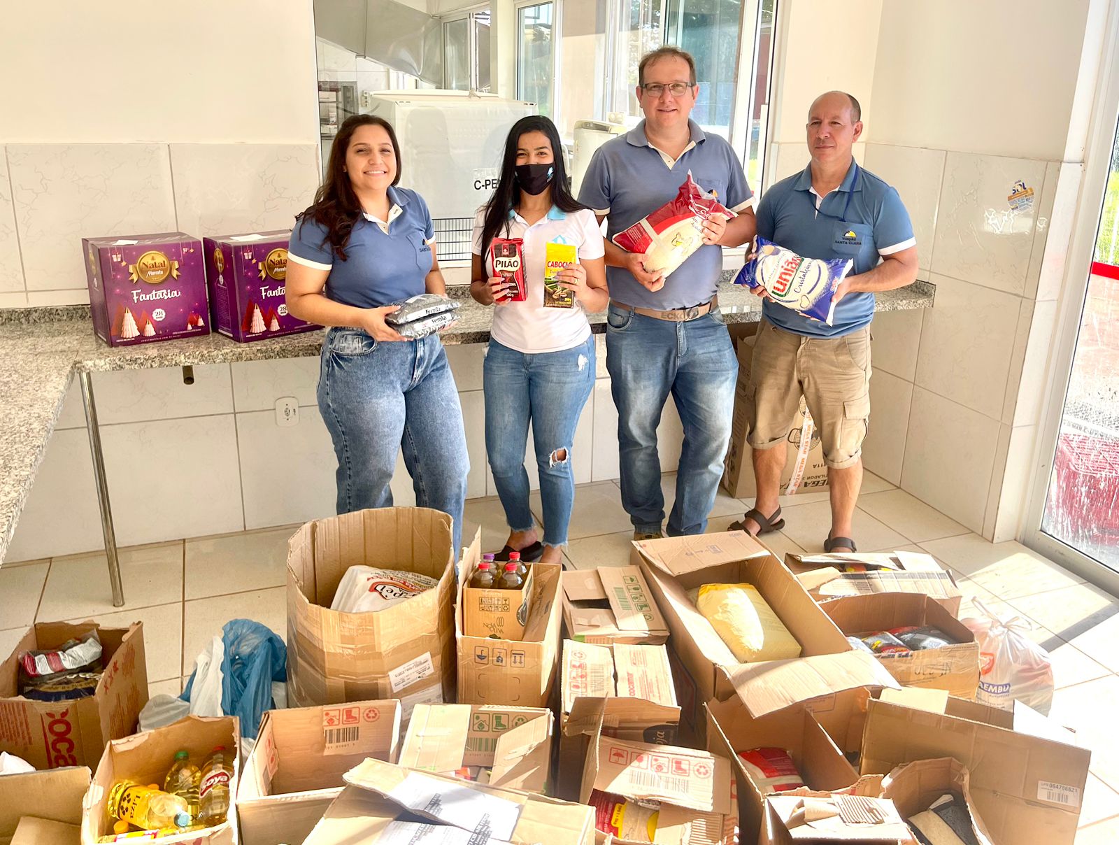 Colaboradores da VISAC entregam 450 quilos de alimentos ao Lar dos Velhinhos
